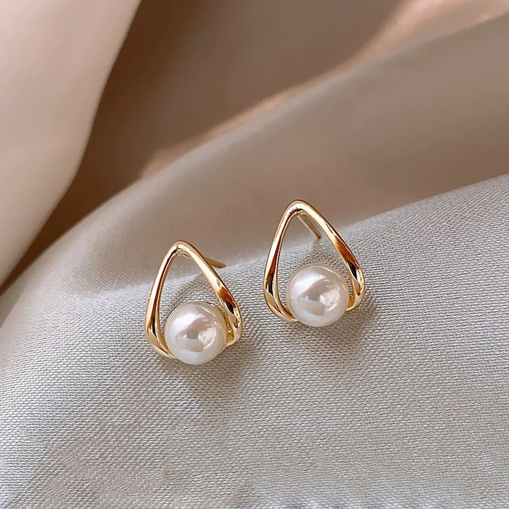 Pearl studs earrings