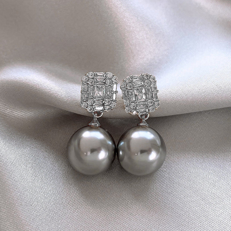 Pearl studs earrings