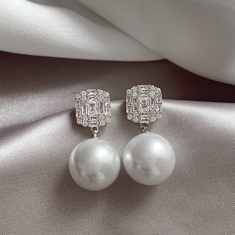 Pearl studs earrings