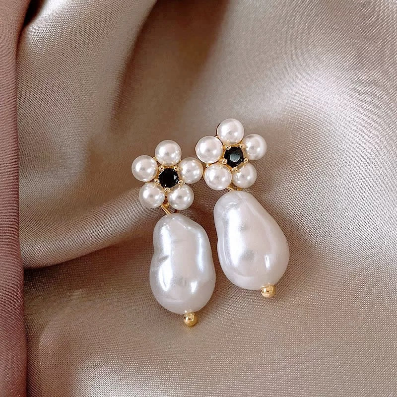 Pearl studs earrings