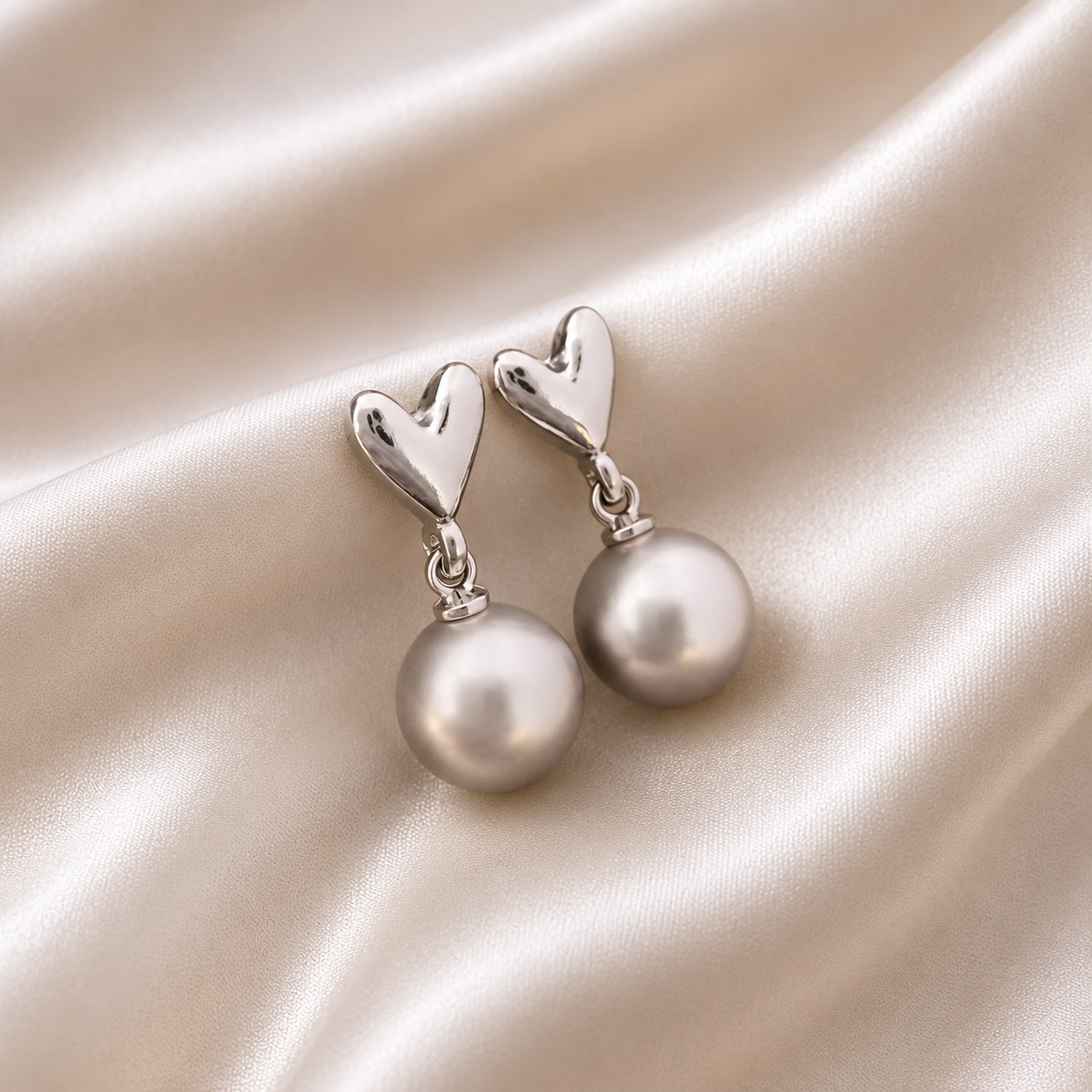 Pearl studs earrings