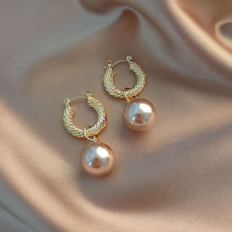 Pearl studs earrings