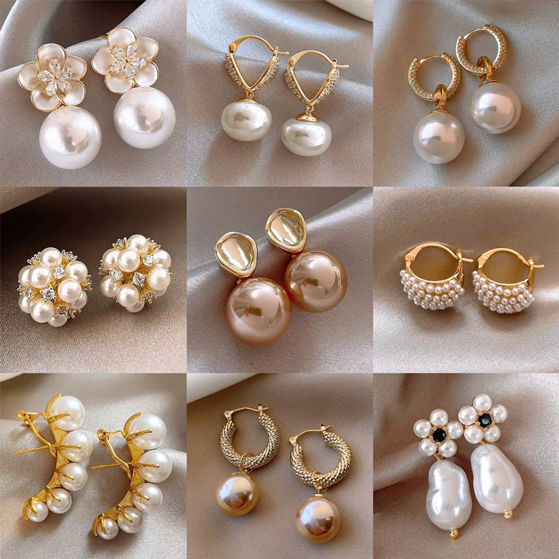 Pearl studs earrings