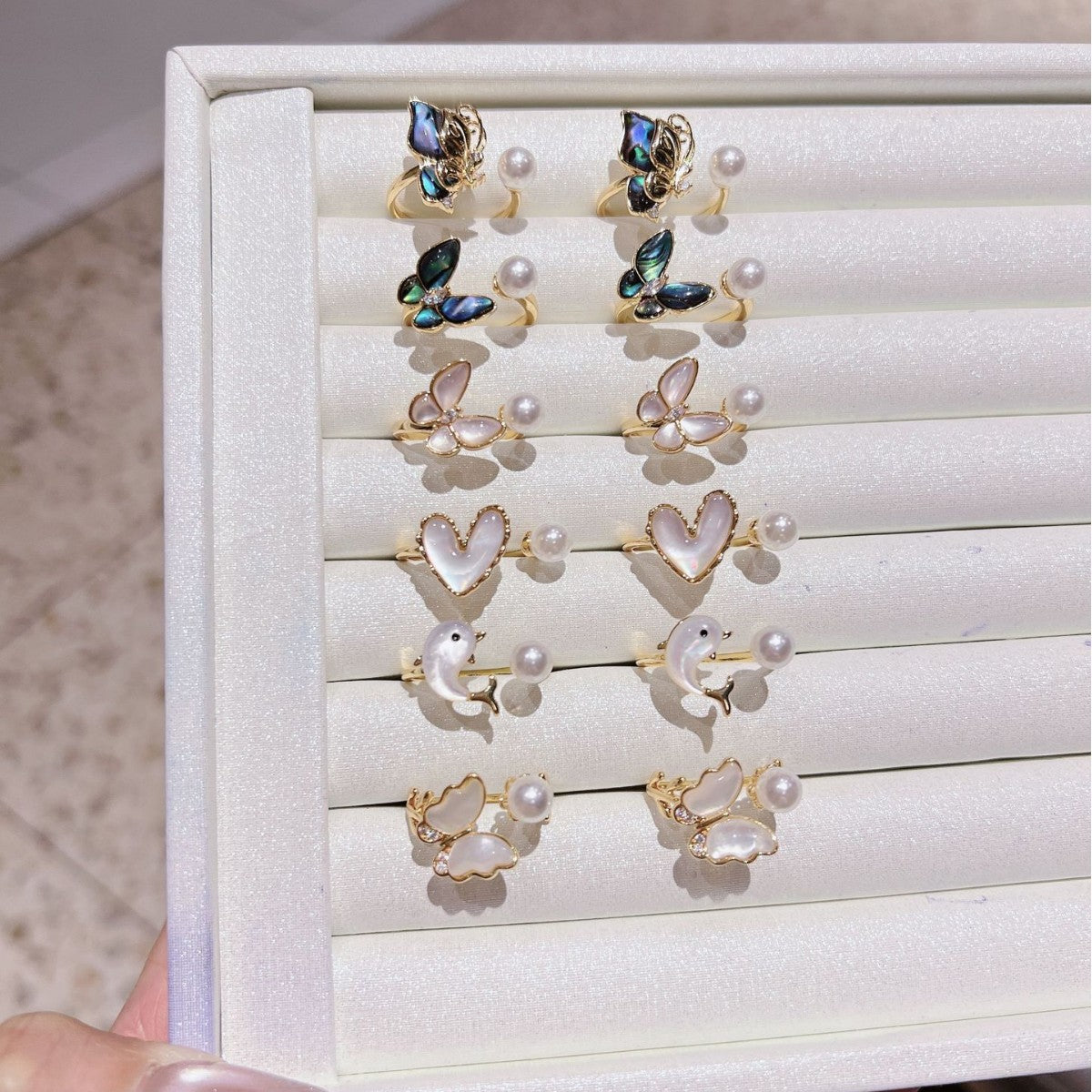 Pearl studs earrings