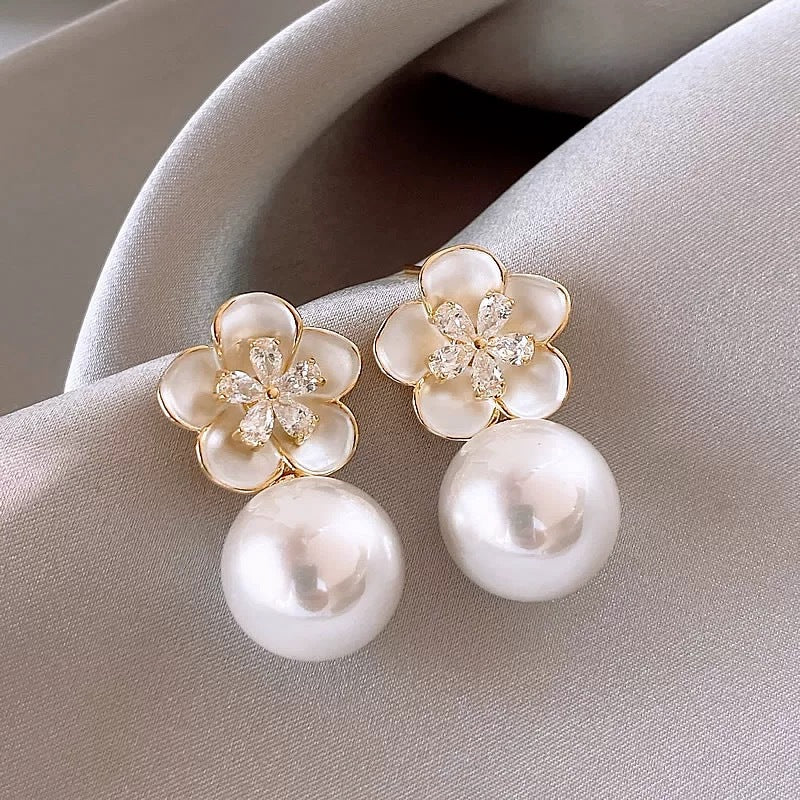 Pearl studs earrings