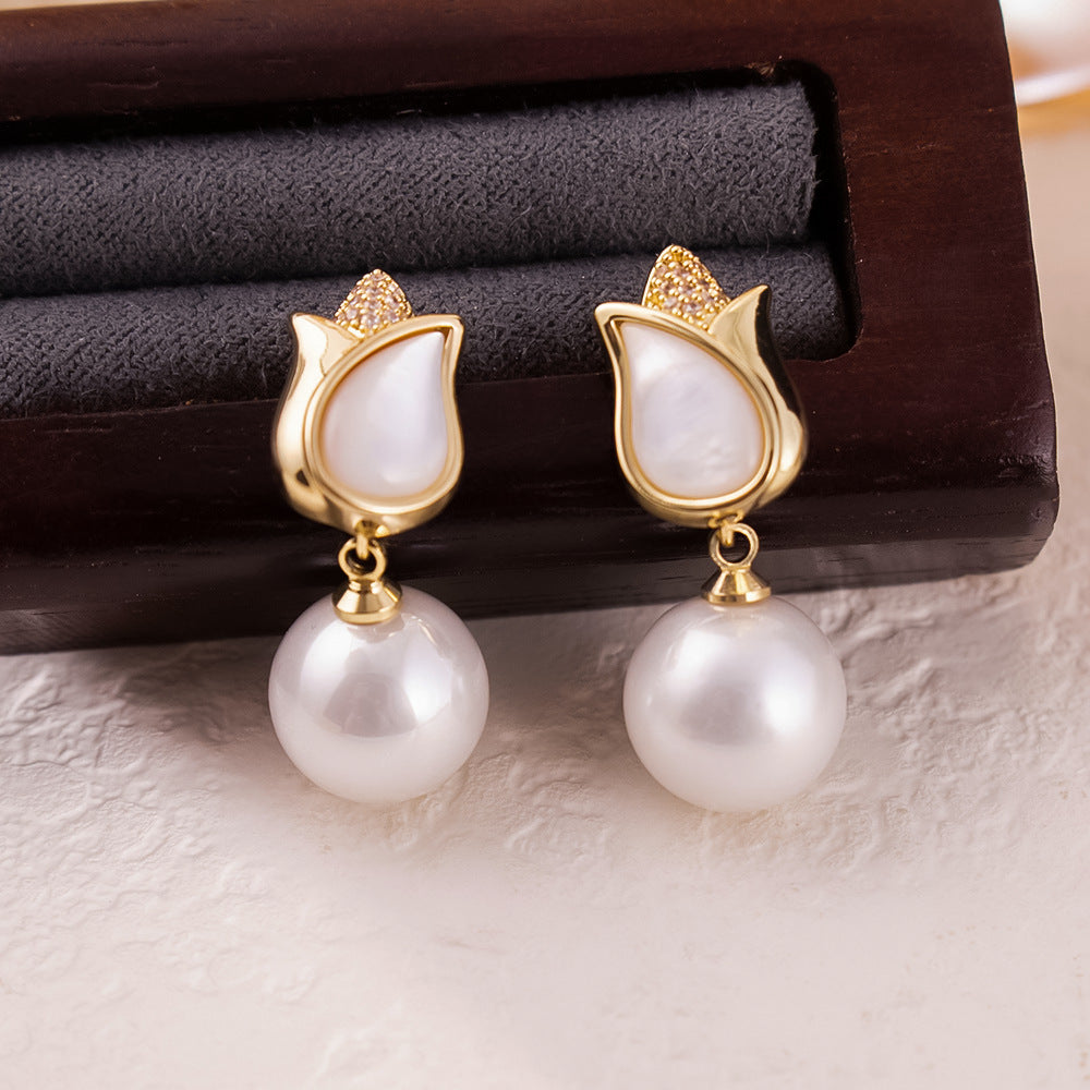 Pearl studs earrings