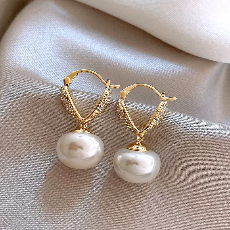 Pearl studs earrings